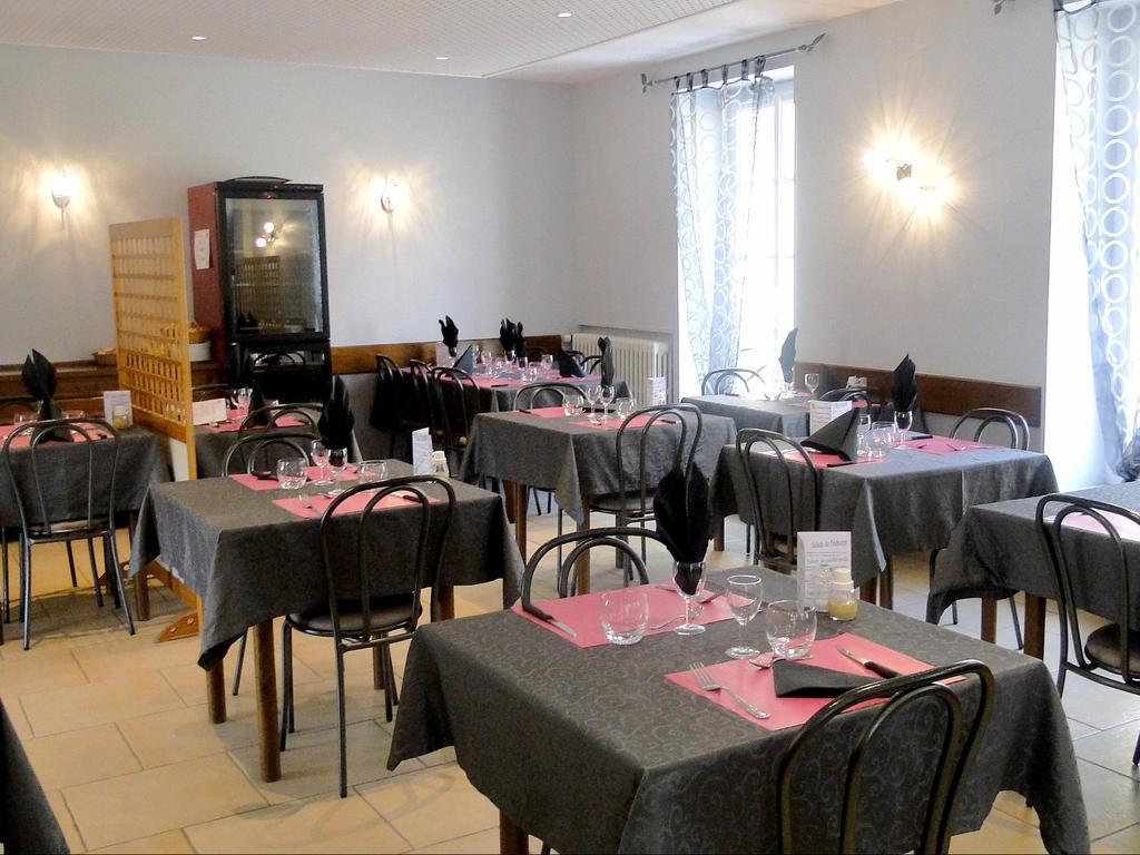 Logis Hotel Restaurant Auberge De La Cloche Le Theil-sur-Huisne Exterior photo